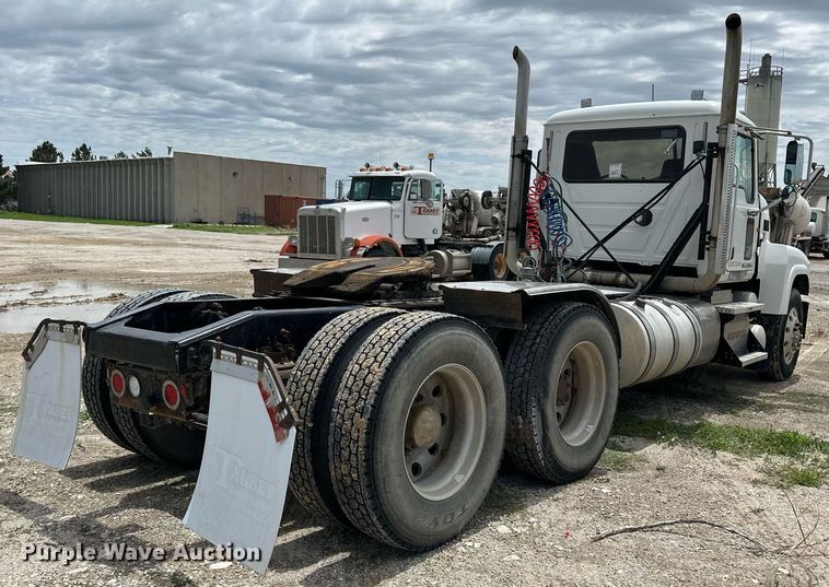 image for item NY9069 2012 Mack CHU613  semi truck