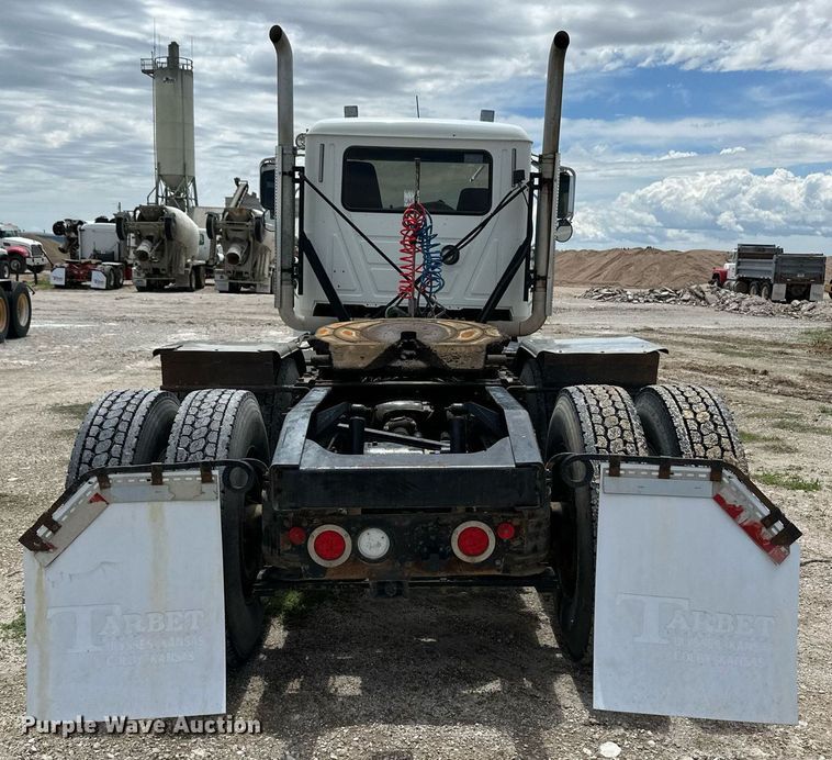 image for item NY9069 2012 Mack CHU613  semi truck