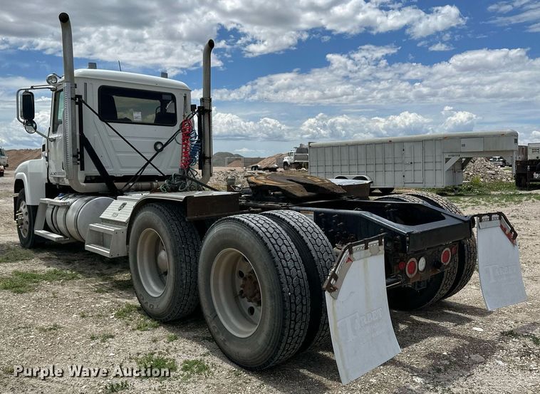 image for item NY9069 2012 Mack CHU613  semi truck