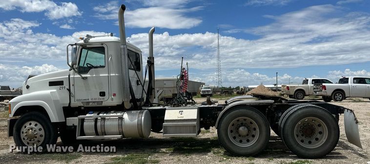 image for item NY9069 2012 Mack CHU613  semi truck