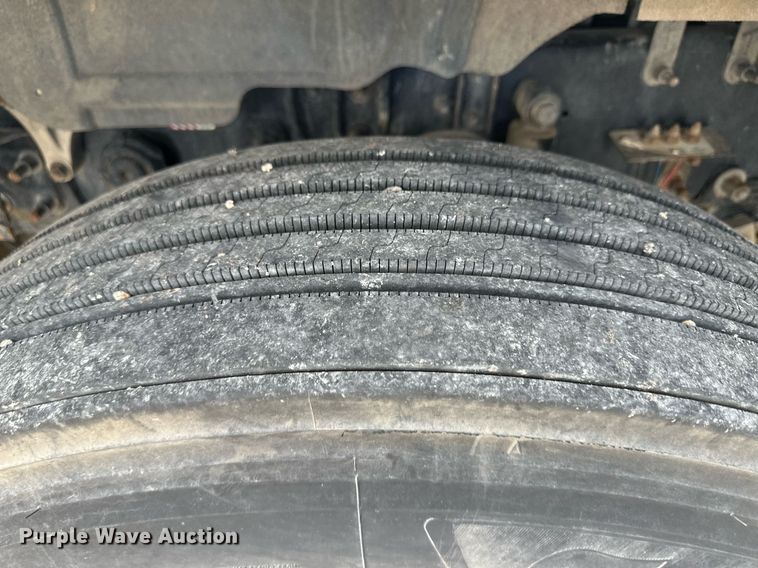 image for item NY9069 2012 Mack CHU613  semi truck