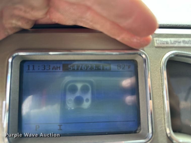 image for item NY9069 2012 Mack CHU613  semi truck