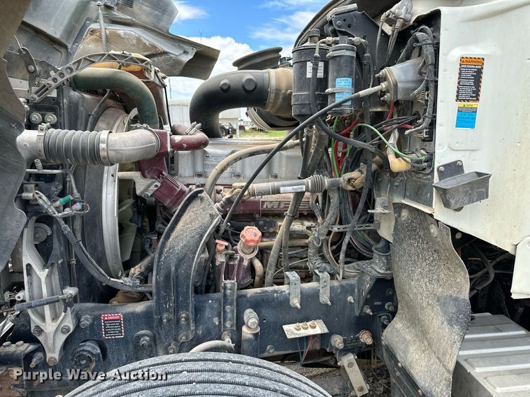 image for item NY9069 2012 Mack CHU613  semi truck