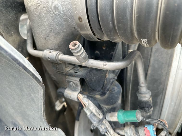 image for item NY9069 2012 Mack CHU613  semi truck