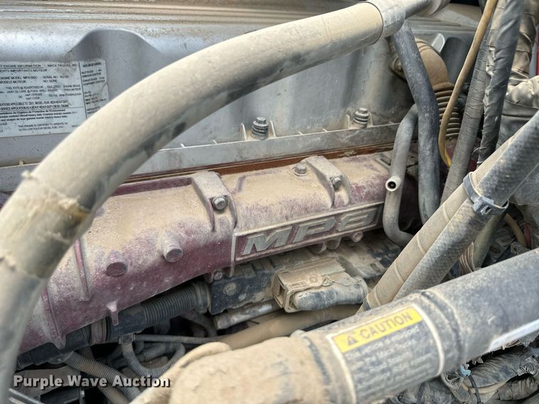 image for item NY9069 2012 Mack CHU613  semi truck