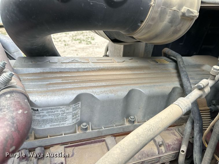 image for item NY9069 2012 Mack CHU613  semi truck