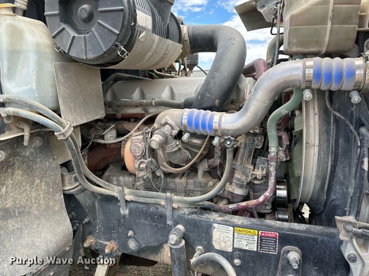 image for item NY9069 2012 Mack CHU613  semi truck