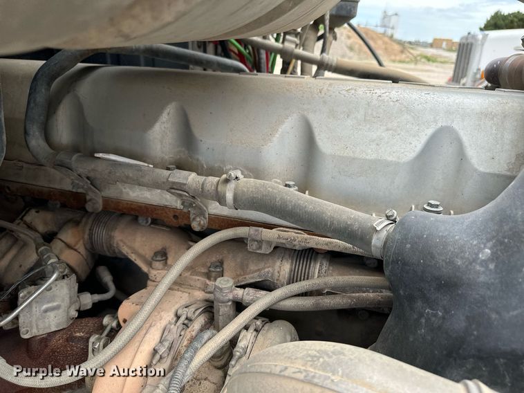 image for item NY9069 2012 Mack CHU613  semi truck