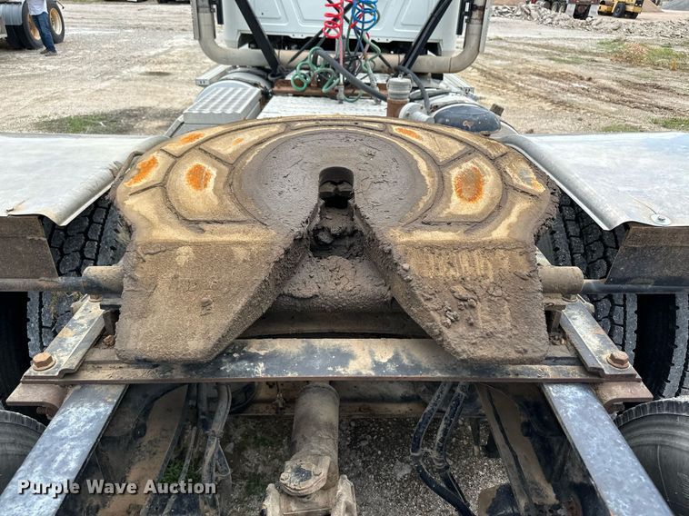 image for item NY9069 2012 Mack CHU613  semi truck