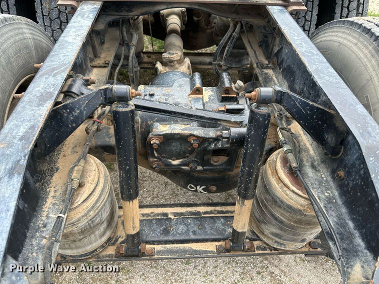 image for item NY9069 2012 Mack CHU613  semi truck