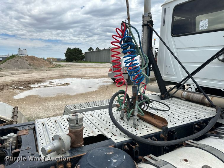 image for item NY9069 2012 Mack CHU613  semi truck