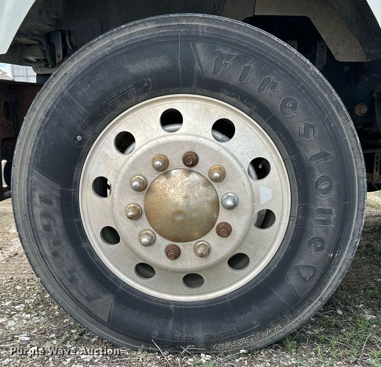 image for item NY9069 2012 Mack CHU613  semi truck