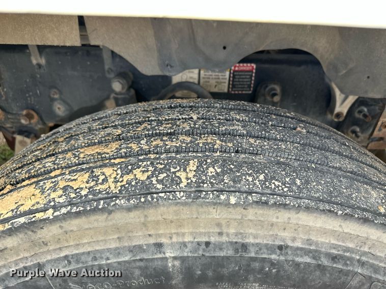 image for item NY9069 2012 Mack CHU613  semi truck