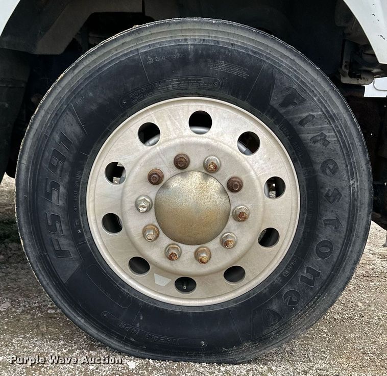 image for item NY9069 2012 Mack CHU613  semi truck