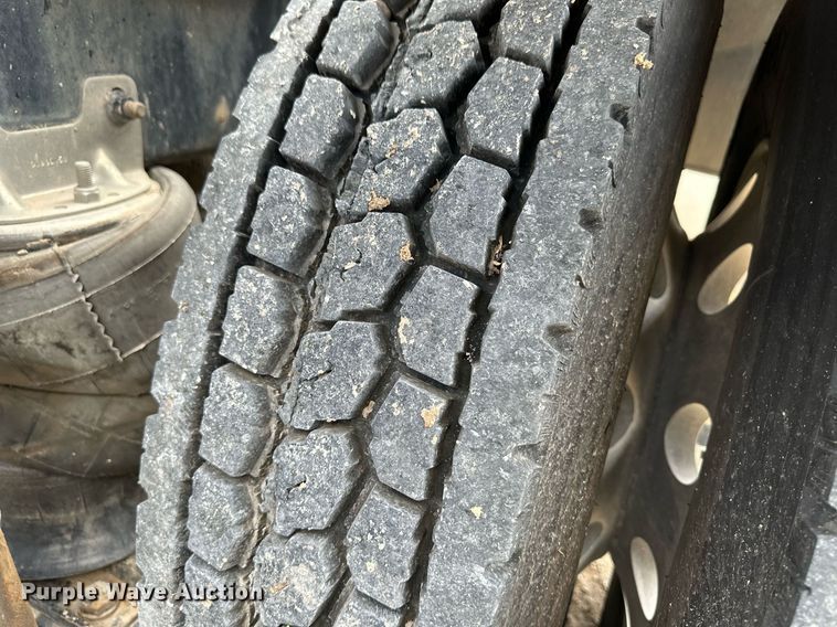 image for item NY9069 2012 Mack CHU613  semi truck