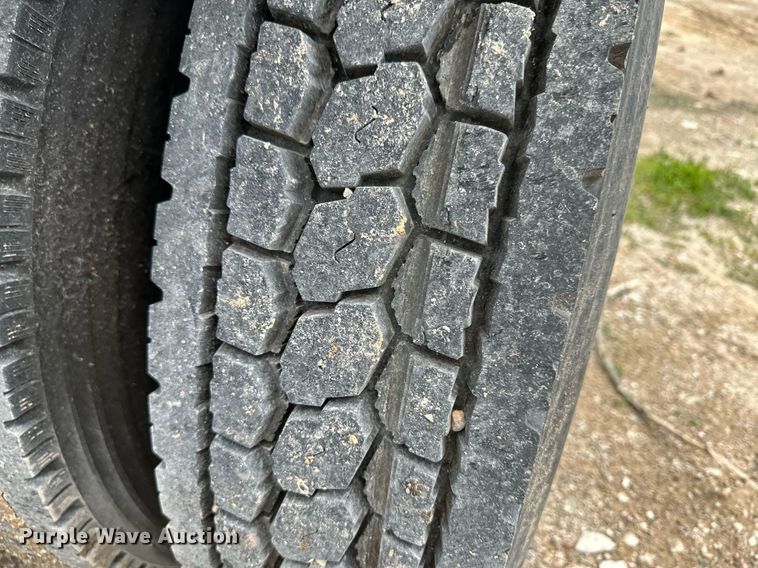 image for item NY9069 2012 Mack CHU613  semi truck