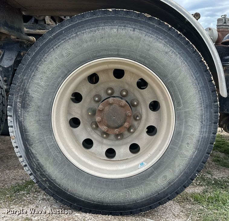 image for item NY9069 2012 Mack CHU613  semi truck