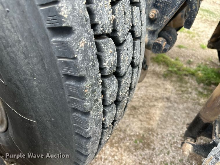 image for item NY9069 2012 Mack CHU613  semi truck