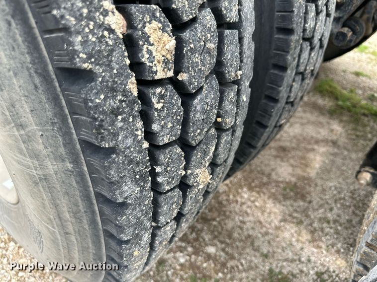 image for item NY9069 2012 Mack CHU613  semi truck