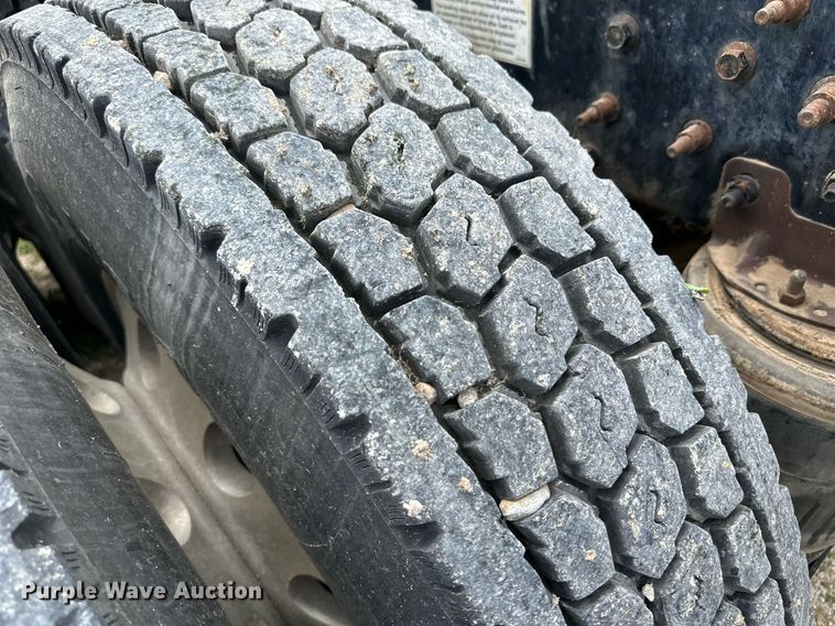 image for item NY9069 2012 Mack CHU613  semi truck