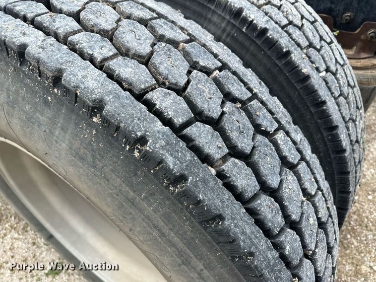 image for item NY9069 2012 Mack CHU613  semi truck