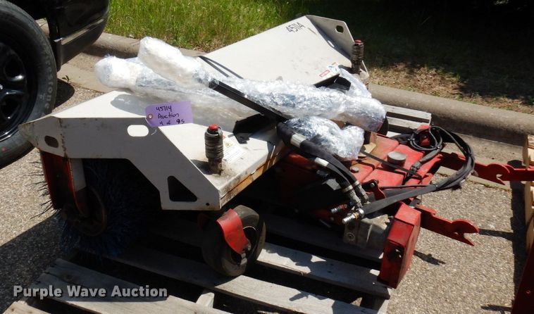 image for item AF9690 2019 Ventrac 4500Z  compact tractor