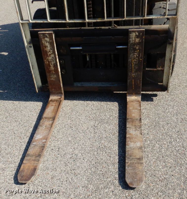 image for item AF9691 Yale GLP070LGNGBE083  forklift