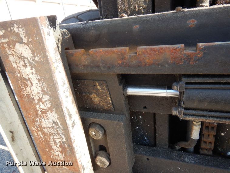 image for item AF9691 Yale GLP070LGNGBE083  forklift