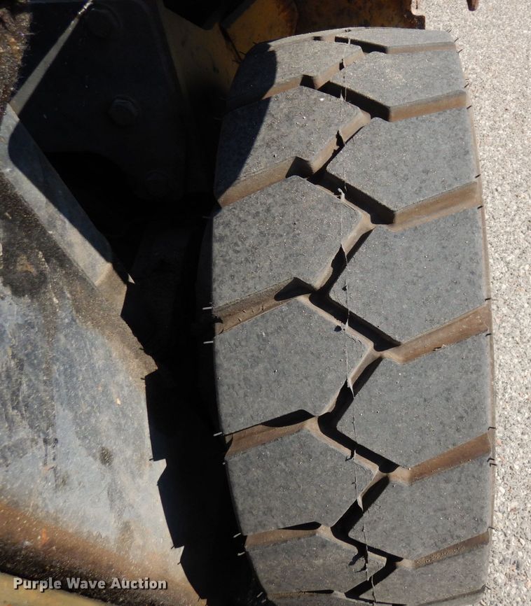 image for item AF9691 Yale GLP070LGNGBE083  forklift