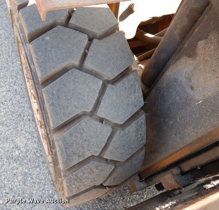 image for item AF9691 Yale GLP070LGNGBE083  forklift