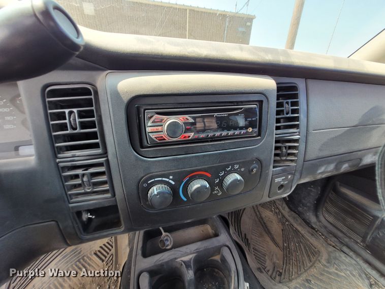 image for item DK1862 2004 Dodge Dakota  Club Cab pickup truck