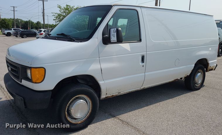 image for item DK1877 2004 Ford E250  prisoner transport van