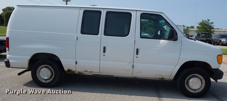 image for item DK1877 2004 Ford E250  prisoner transport van