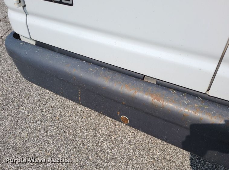 image for item DK1877 2004 Ford E250  prisoner transport van