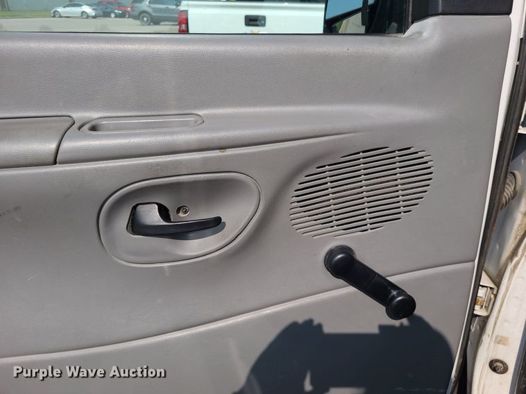 image for item DK1877 2004 Ford E250  prisoner transport van