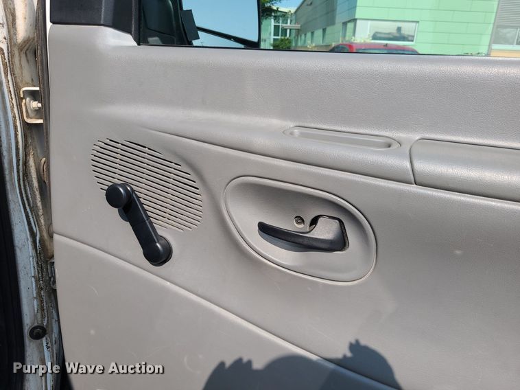 image for item DK1877 2004 Ford E250  prisoner transport van