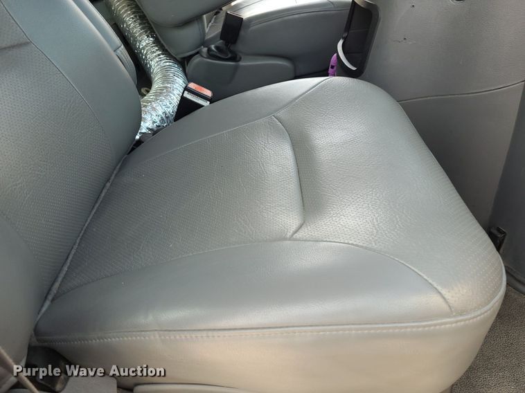 image for item DK1877 2004 Ford E250  prisoner transport van