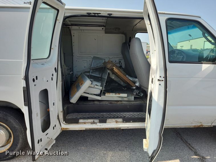 image for item DK1877 2004 Ford E250  prisoner transport van