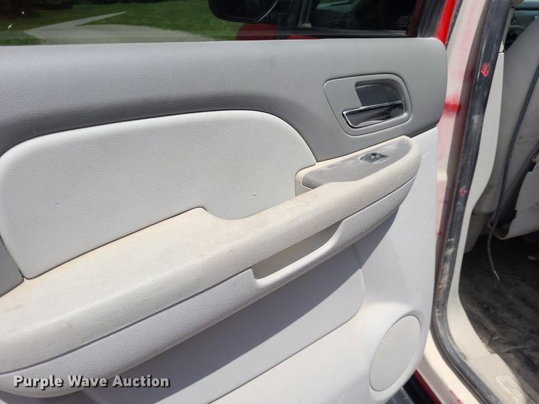 image for item DK1931 2008 Chevrolet Suburban 2500 LS  SUV