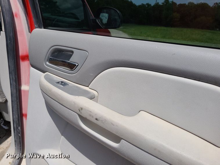 image for item DK1931 2008 Chevrolet Suburban 2500 LS  SUV