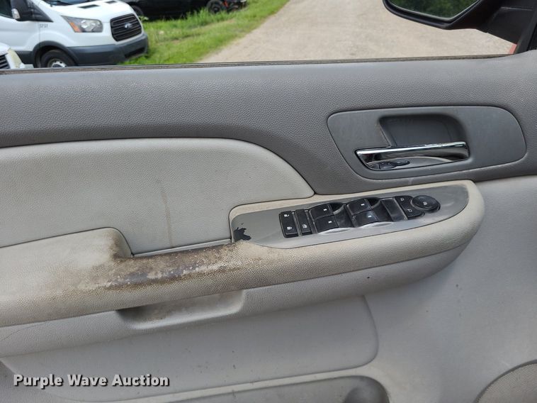 image for item DK1931 2008 Chevrolet Suburban 2500 LS  SUV