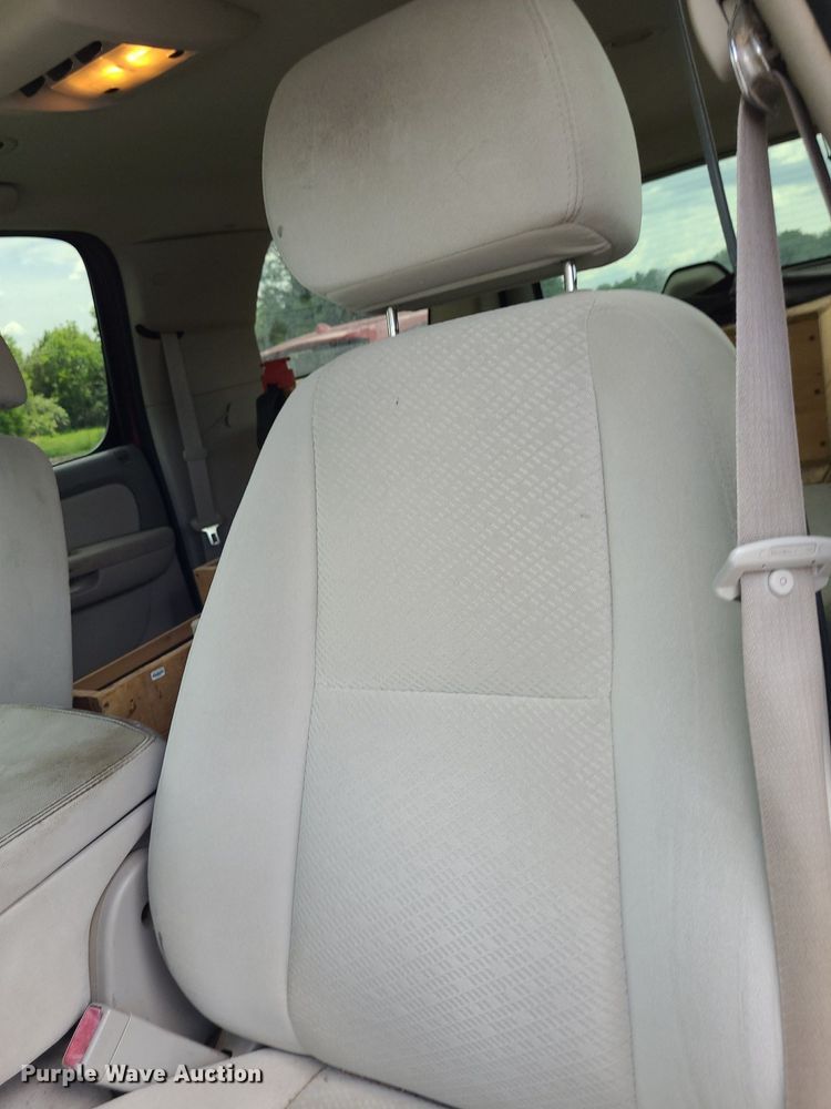 image for item DK1931 2008 Chevrolet Suburban 2500 LS  SUV