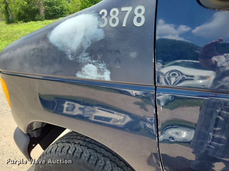 image for item DK1933 2004 Ford E350 Super Duty XL  van