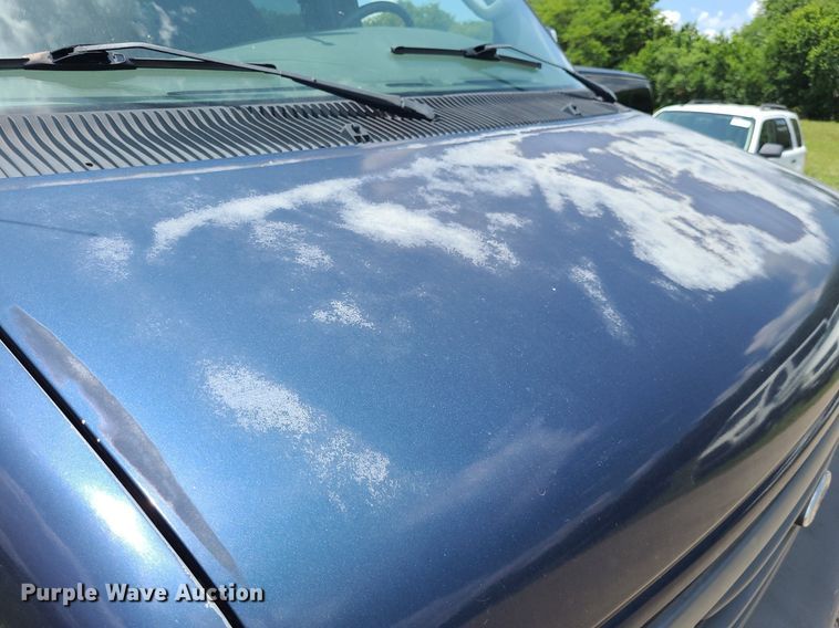 image for item DK1933 2004 Ford E350 Super Duty XL  van