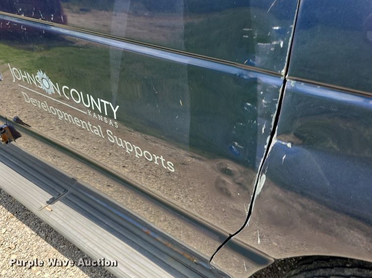 image for item DK1933 2004 Ford E350 Super Duty XL  van