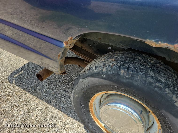 image for item DK1933 2004 Ford E350 Super Duty XL  van