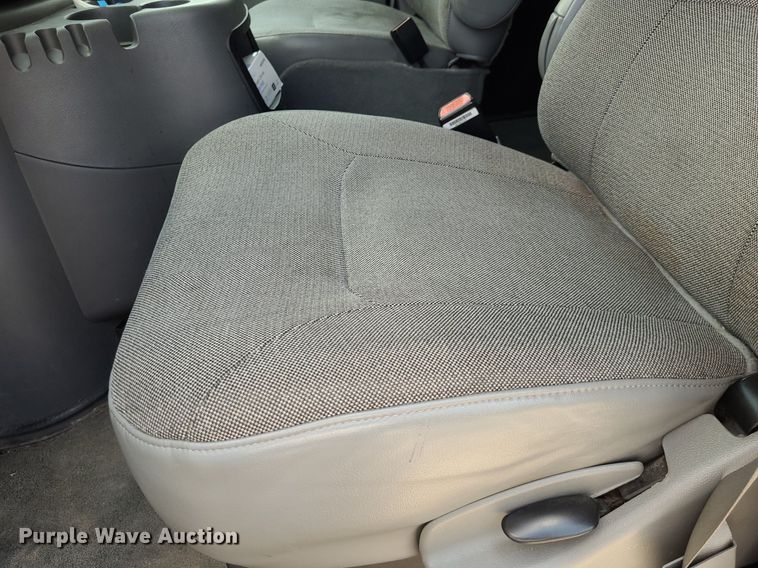 image for item DK1933 2004 Ford E350 Super Duty XL  van