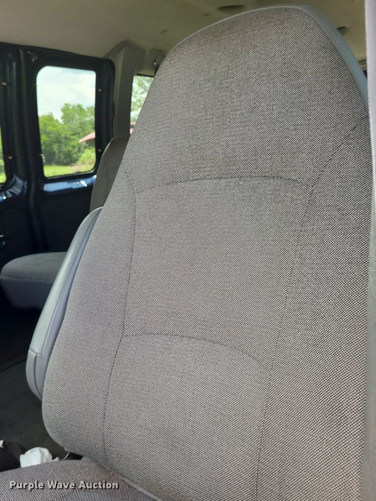 image for item DK1933 2004 Ford E350 Super Duty XL  van