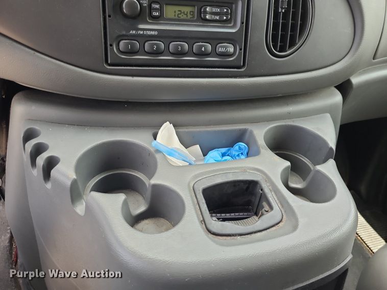 image for item DK1933 2004 Ford E350 Super Duty XL  van