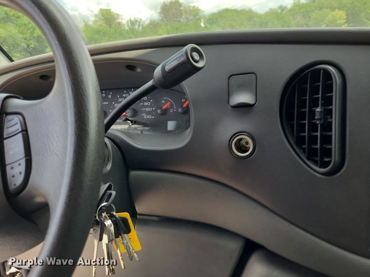 image for item DK1933 2004 Ford E350 Super Duty XL  van